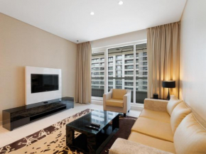 Grand Getaway 1BDR in Waters Edge-05